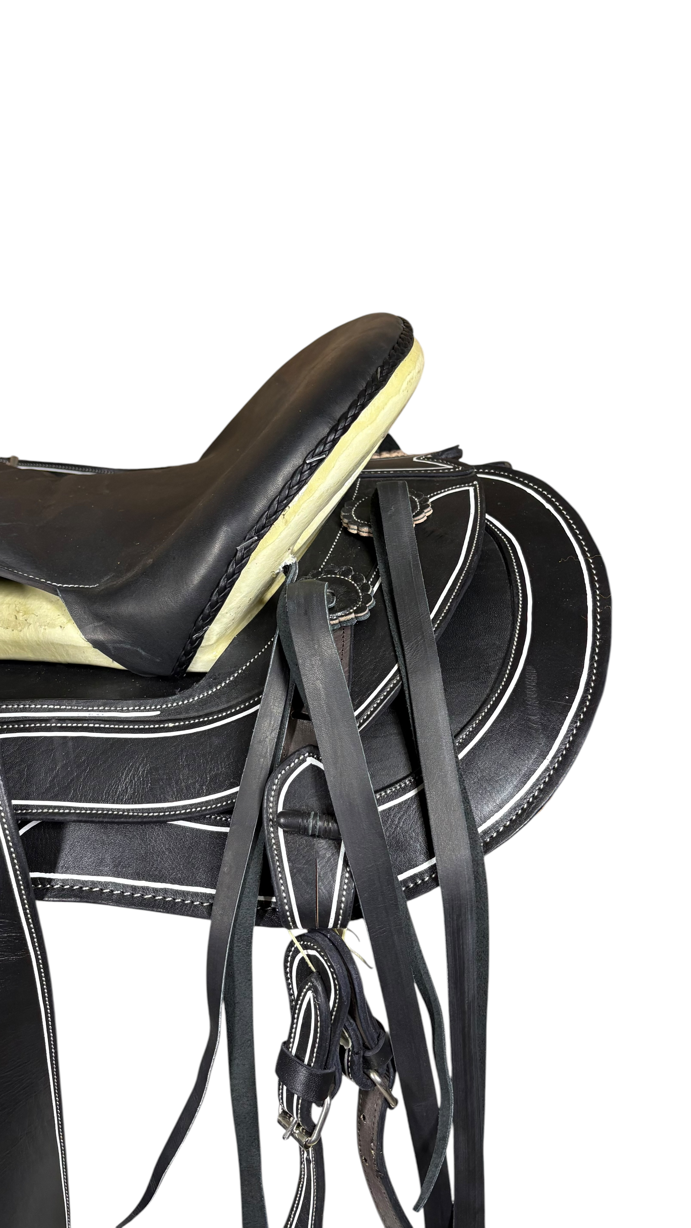 Montura Cola de Pato Pintada con Forro de Piel y Fuste Bolsa de Toro Acojinado