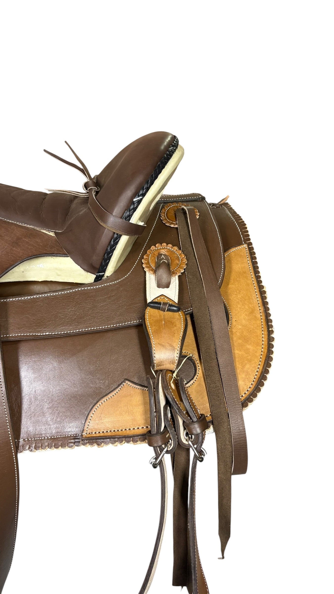 Montura de Esqueleto Fuste Bolsa de Toro Vaqueta Látigo