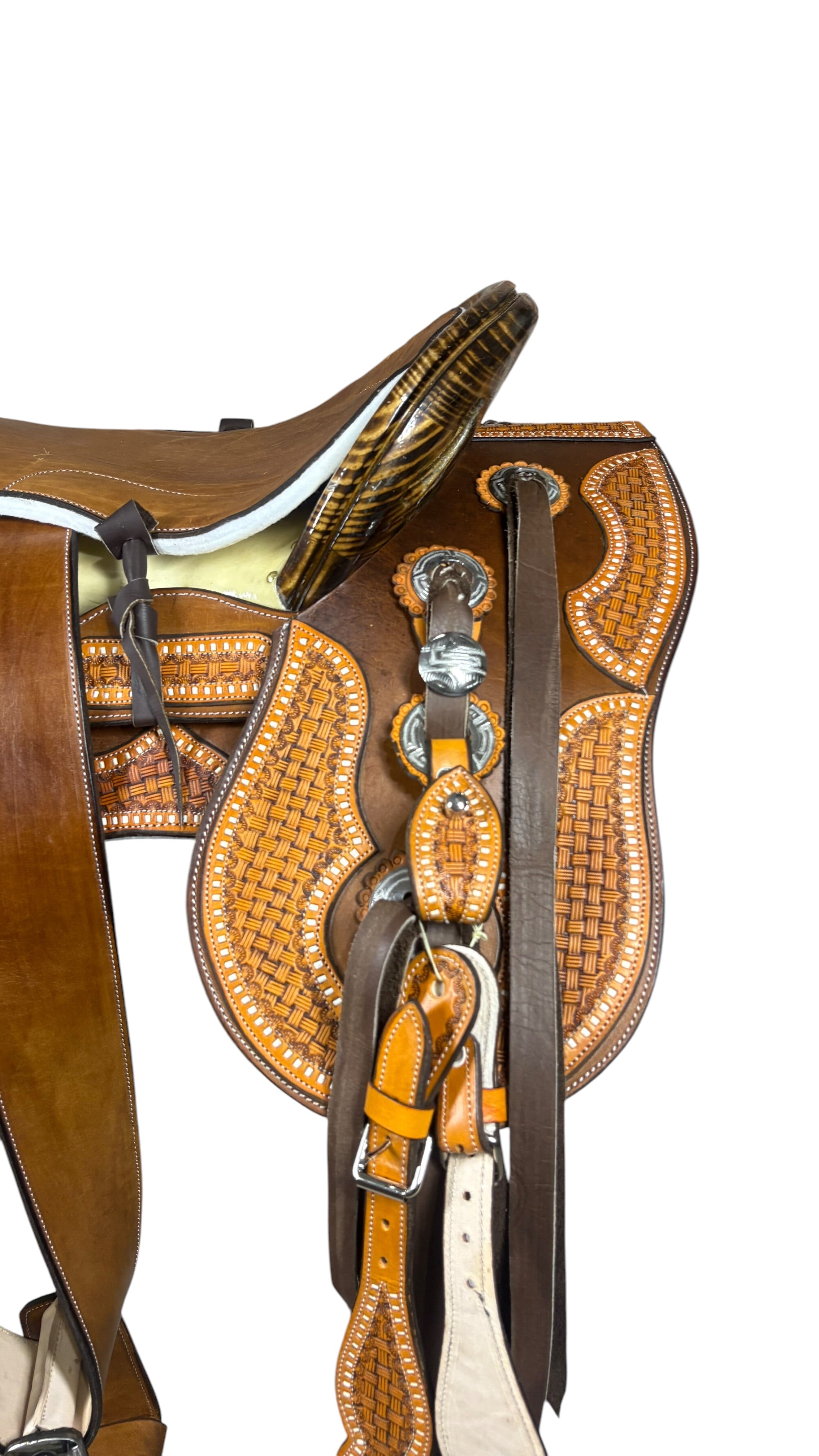 Montura Cincelada de Guitarra Cosida con Correa de Chivo, Herraje de Acero Inoxidable y Fuste Flameado fuste #16
