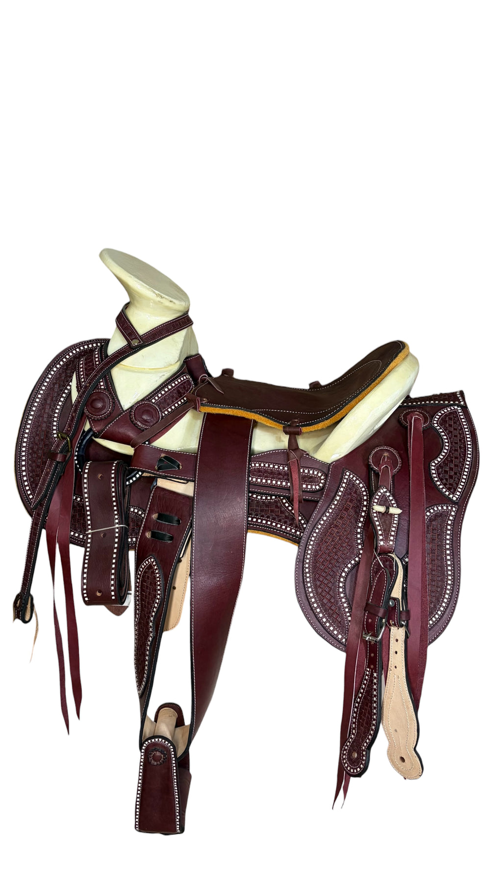Montura Cincelada con Correa de Chivo Cantinas Guitarra