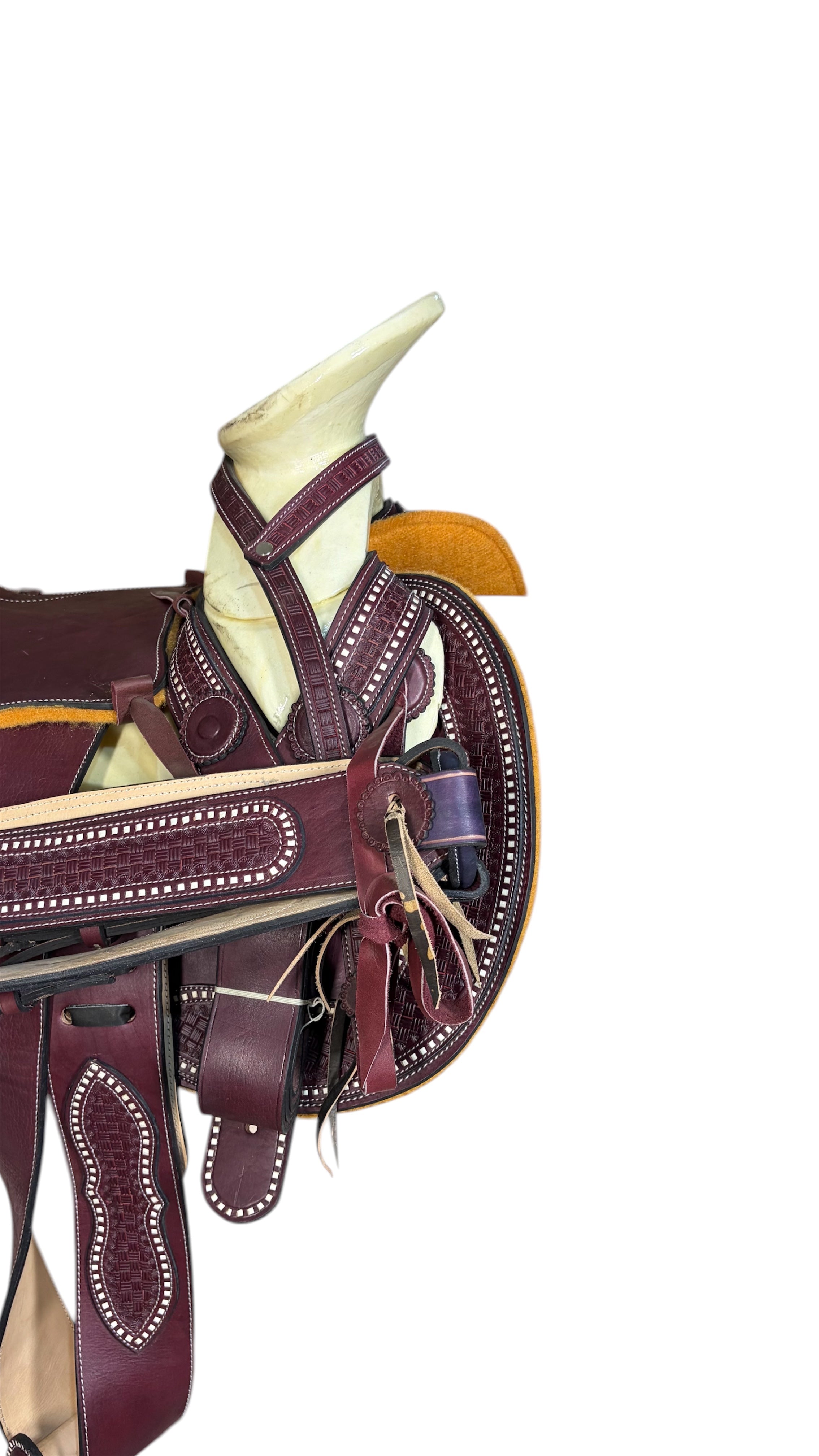 Montura Cincelada con Correa de Chivo Cantinas Guitarra